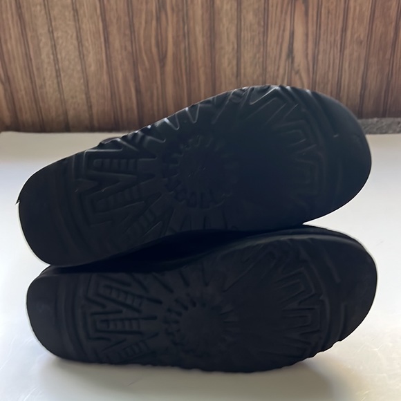 UGG classic short pullon black suede boots - Picture 3 of 6